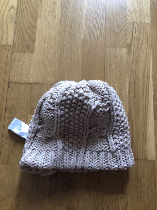 Шапка шапочка зима демісезон вязана зимова осіння весняна з бомбоном