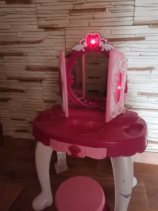 Toaletka grająca sprzedam.