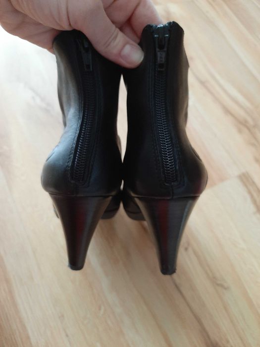 Skórzane buty Marco Tozzi