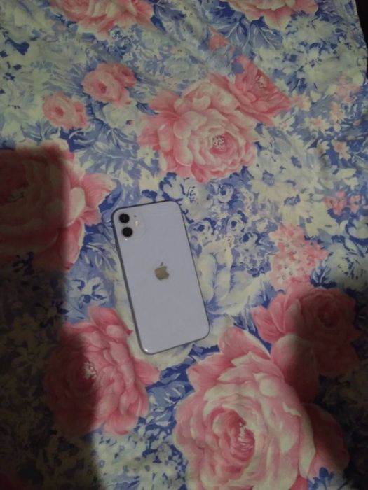 Продам айфон 11/64