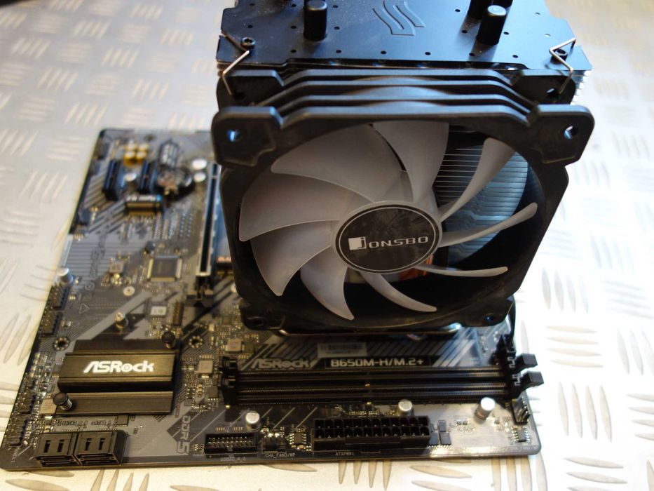ASRock B650M-H/M.2+ AM5 - DDR5 + AMD Ryzen 8400F + Silentium Fortis 3