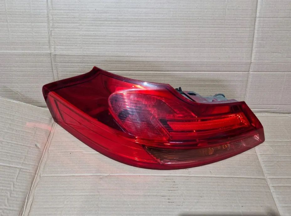 lampa prawa lewa tylna tył opel insignia a kombi