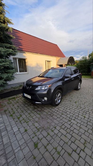 Продам toyota rav4 2015