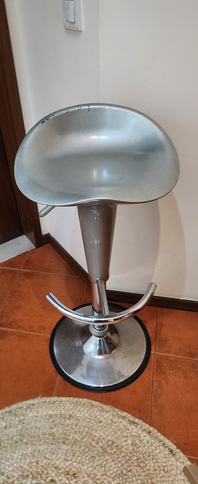 Banco bar regulável