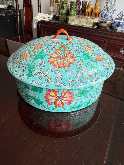 Taça chinesa com tampa em porcelana