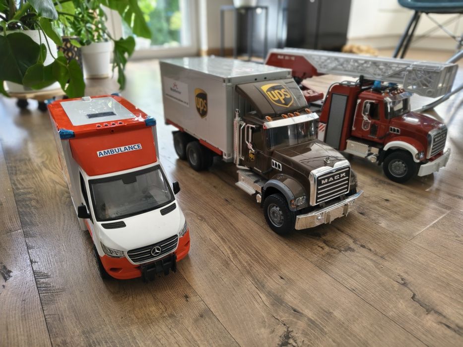 bruder karetka mercedes-benz sprinter z kierowca