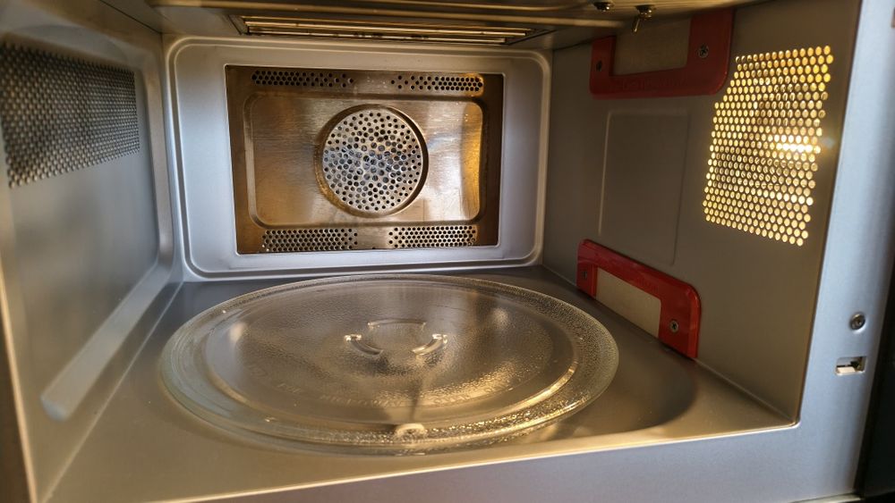 Kuchenka mikrofalowa Whirlpool chef Plus hub