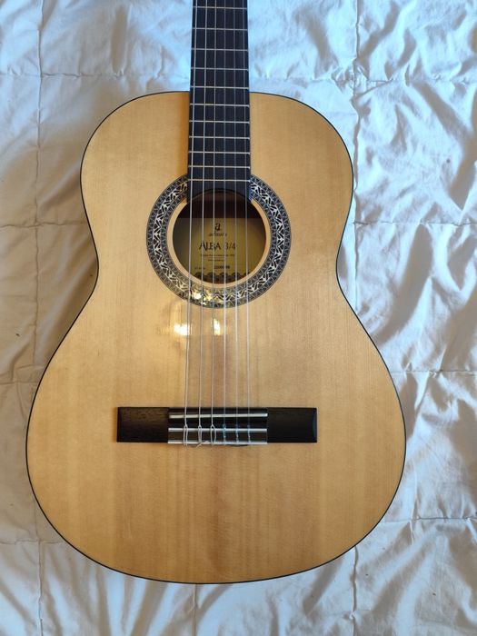 Гитара Admira Alba 3/4 + чехол + подставка для ног