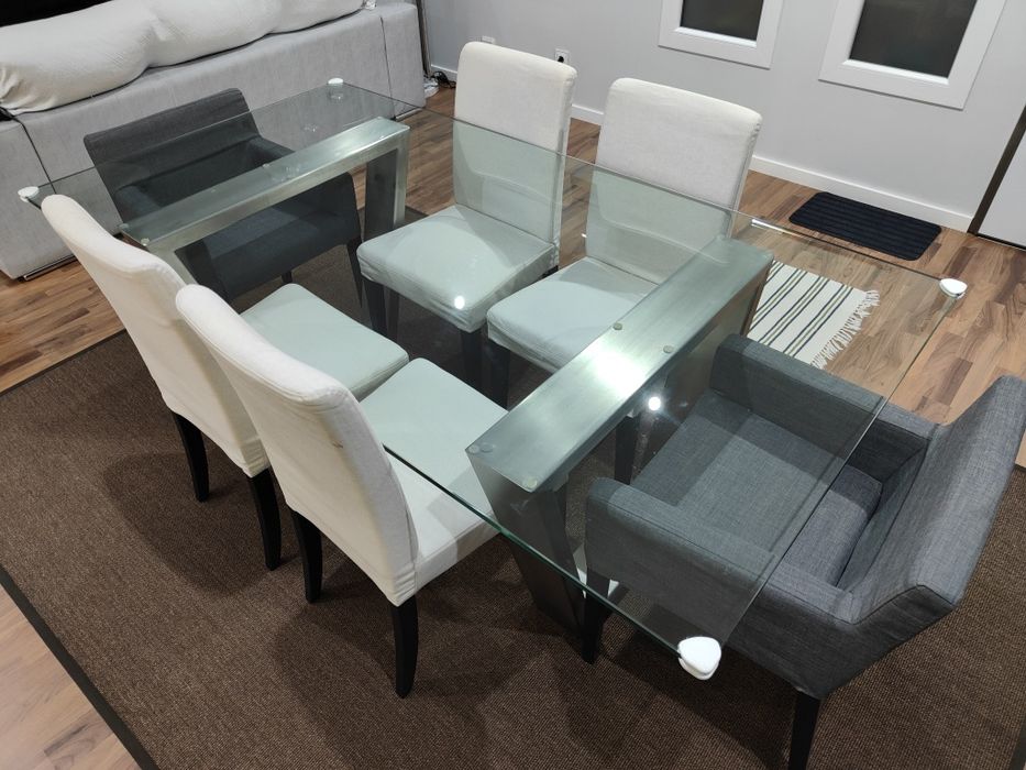 Mesa de jantar em vidro temperado de 15mm e com pés em aço inox