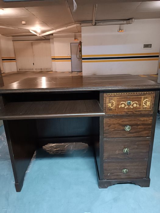 Secretária, estilo D. Maria.