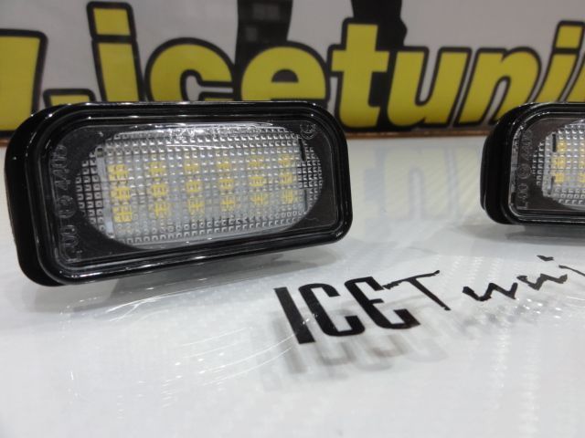 Suporte de lâmpada de matricula com led branco para Mercedes Classe C W203, CLK A209, W209, SL R230, Chrysler Crossfire coupe &amp; Cabrio 03-07