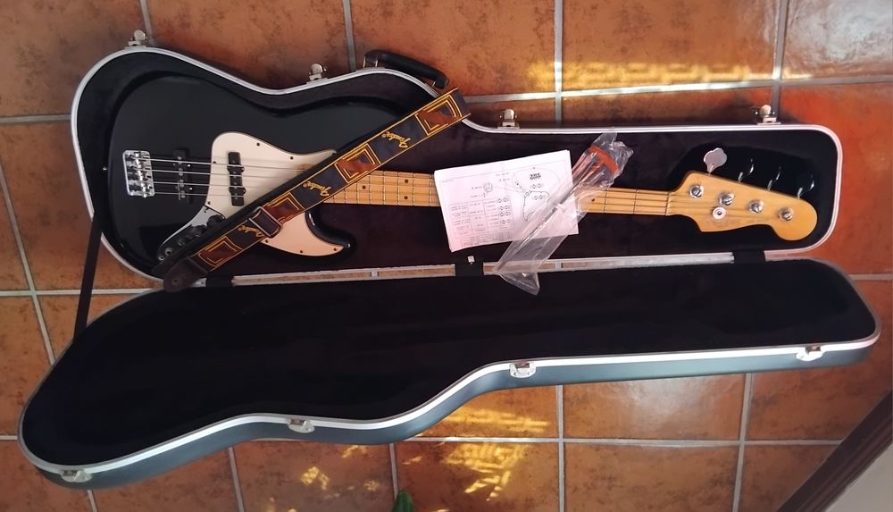 Fender American Standard Jazz Bass (2006) – USA – Black/Maple