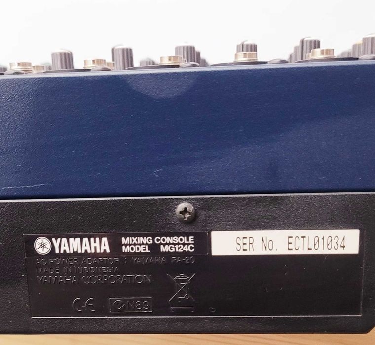 Yamaha MG124C – mikser analogowy