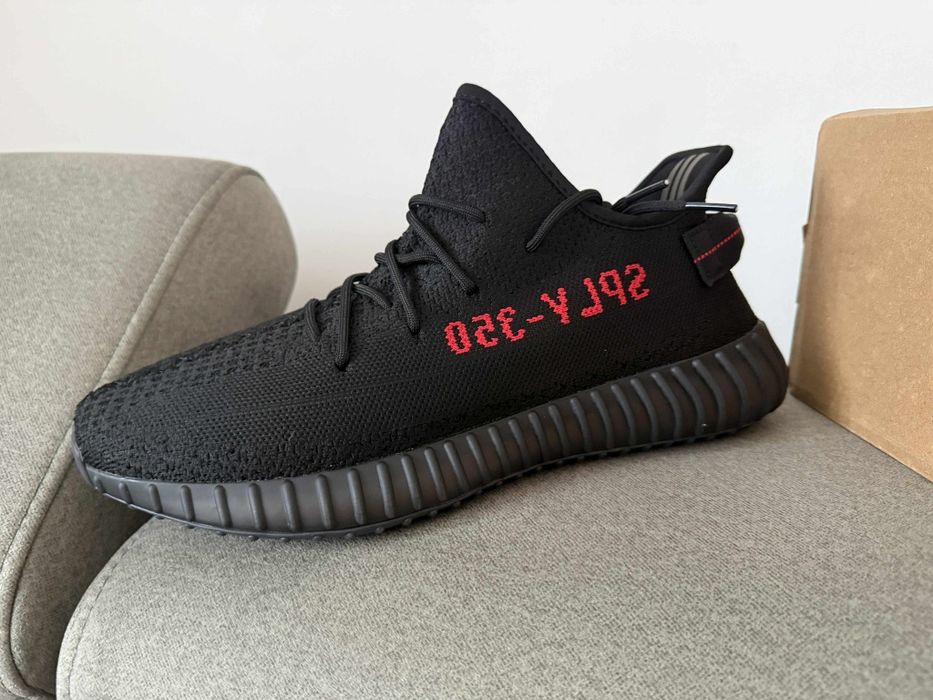 Nowe yezzy czarne z czerwonym haftem
