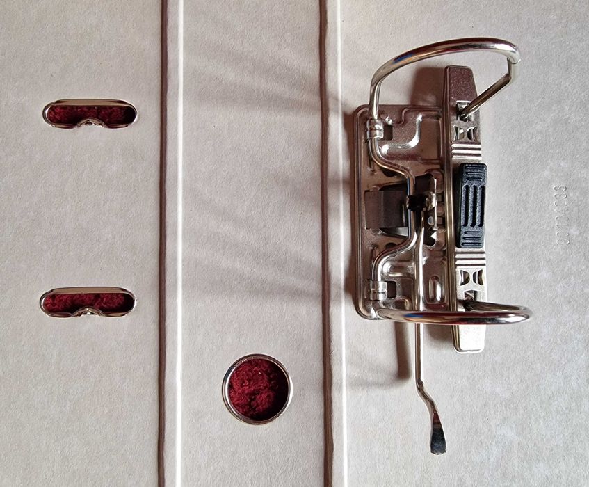 Segregator na dokumenty i koszulki, szeroki czerwony, grzbiet 8 cm