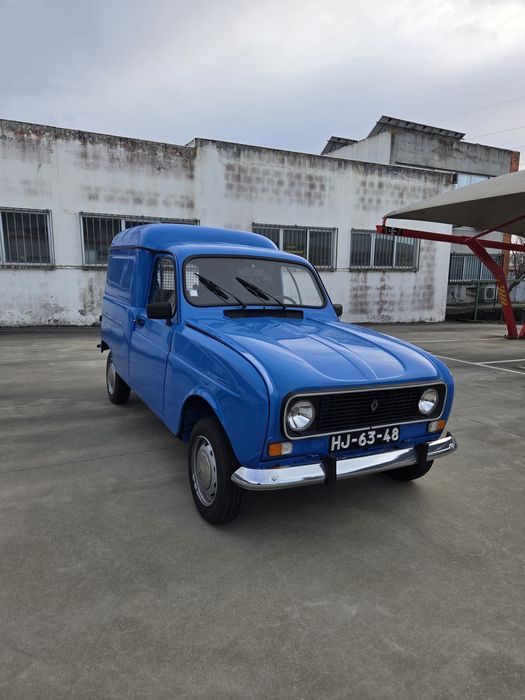 Renault 4F restaurada.