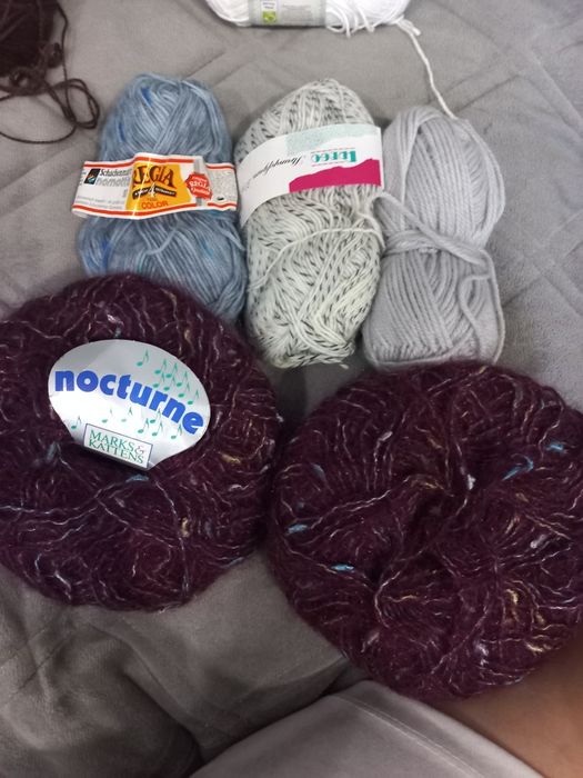 Нитки для в'язанння,вишивання.