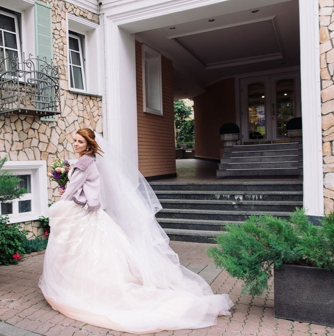 Продам весільну сукню