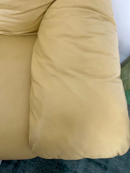 Sofá amarelo individual em pele da Divani&Divani