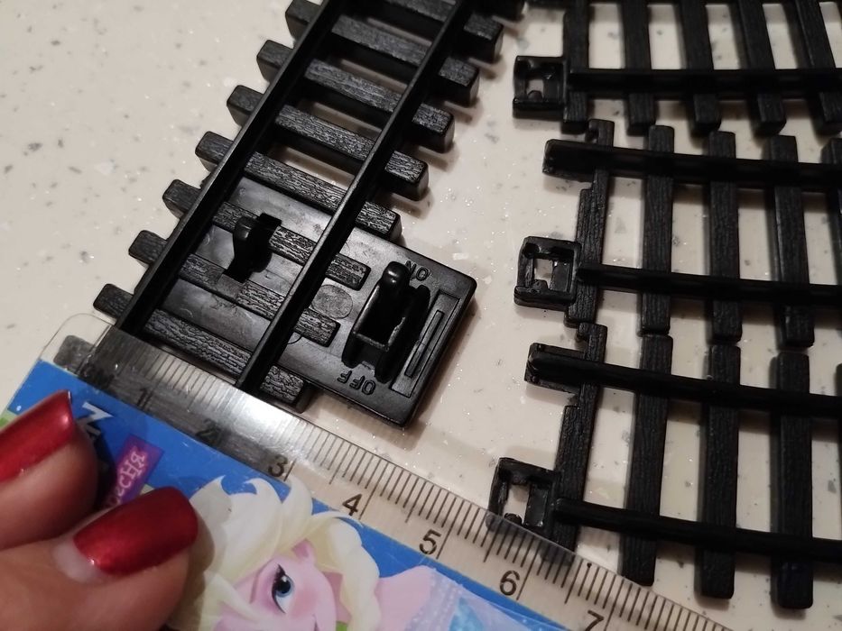 Потяг рельси поїзд іграшка хлопцю вагони железная дорога транспорт