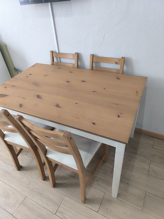 Mesa de cozinha c/ 4 cadeiras