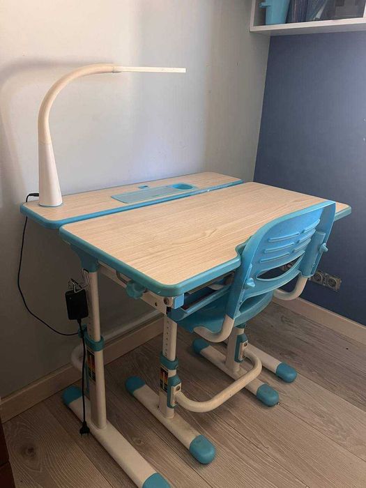 Продам зростаючу дитячу парту Evo-kids зі стулом та лампою