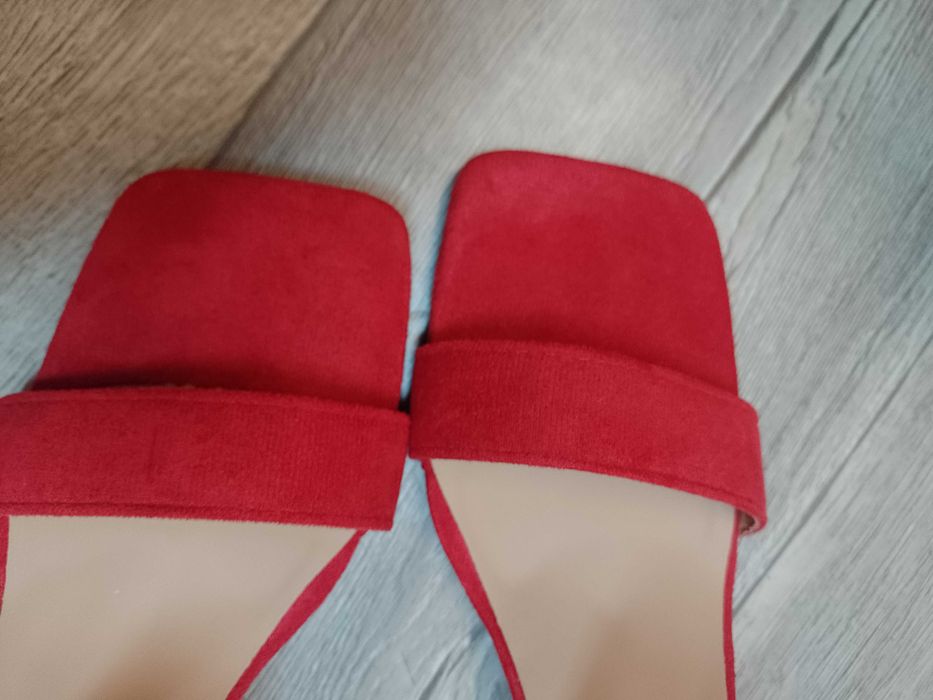 (43) Ekskluzywne, czerwone sandałki czółenka wieczorowe z zapięciem, NOWE