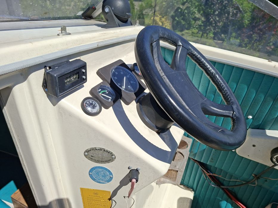 Łódka łódź kabinowa shetland 570 silnik zaburtowy johnson 110 KM