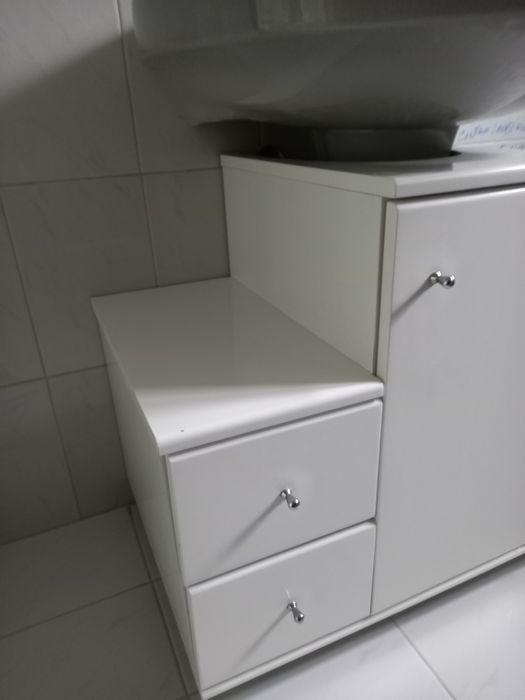 Armário casa banho com rodas