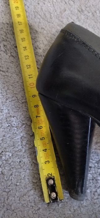 Buty rozm. 39 na wysokim obcasie, skórzane