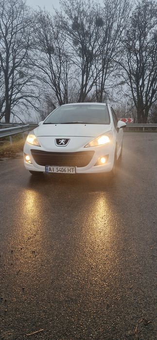Продам пежо 207! 2012г.в