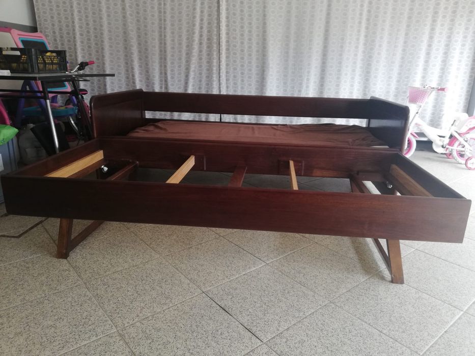 Bicama em madeira maciça | abre para cama de casal