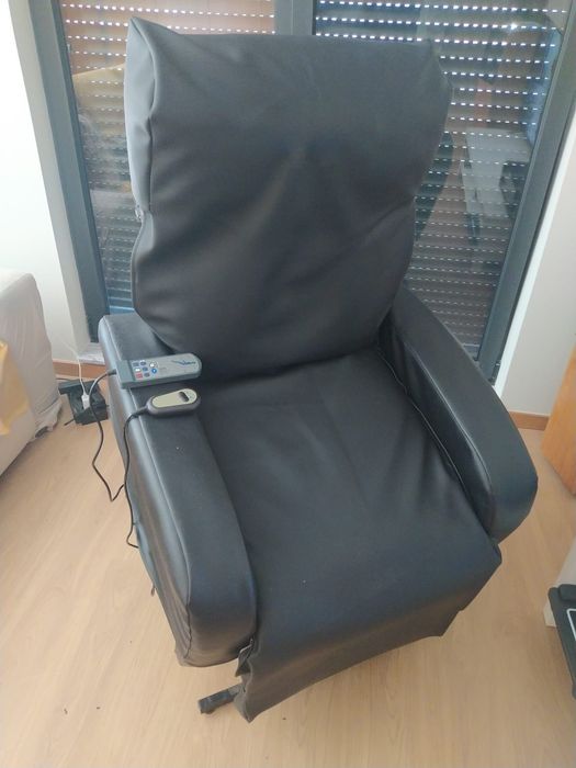 Cadeirão reclinável e elevatório com massagem