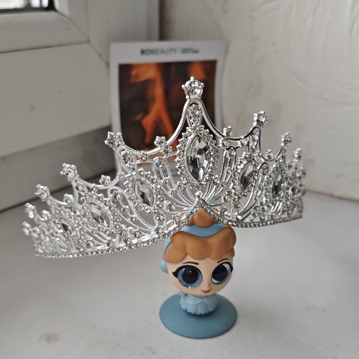 Тіара, діадема, корона, аксесуари для волосся