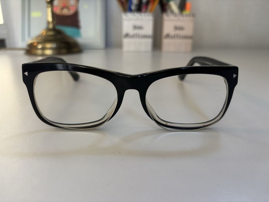 Armações para oculos graduados ou de sol.