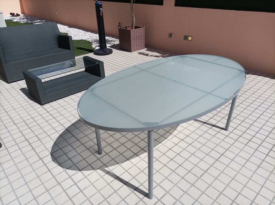 EXCELENTE OPORTUNIDADE! Mesa Oval IKEA-Qualidade e Estilo Inegáveis