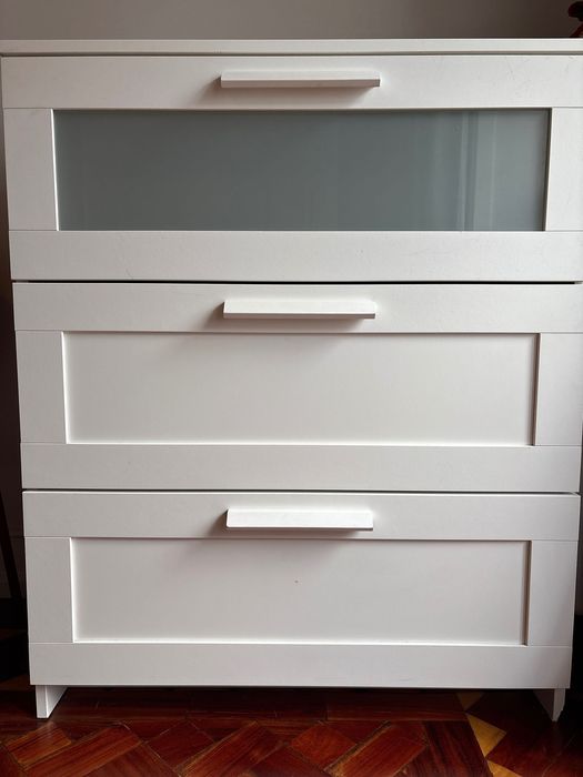 Cómoda branca IKEA