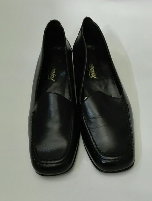 SALE Women's Leather Shoes for Academic Dress or Daily Use
