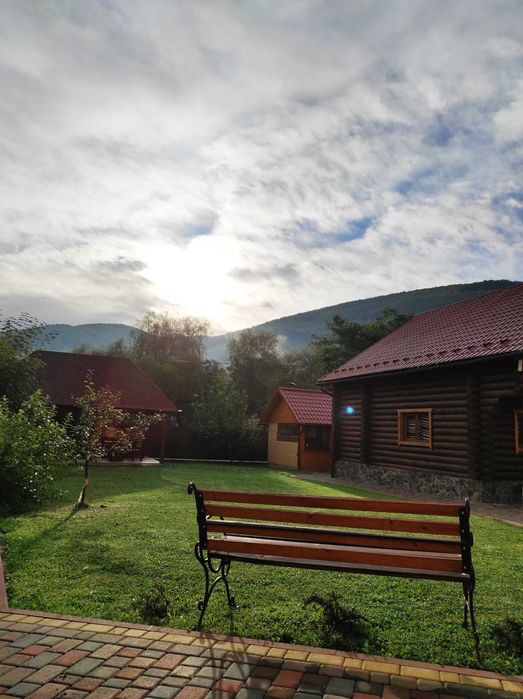 Дерев'яний котедж будинок