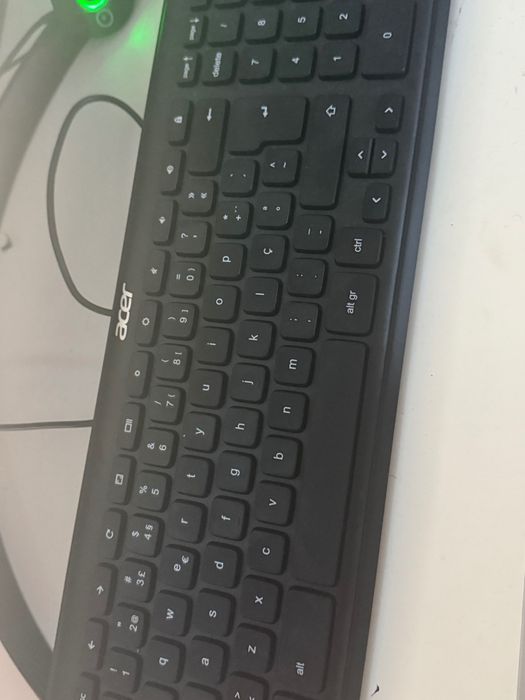 Set Monitor LG, teclado acer, rato câmera e fones