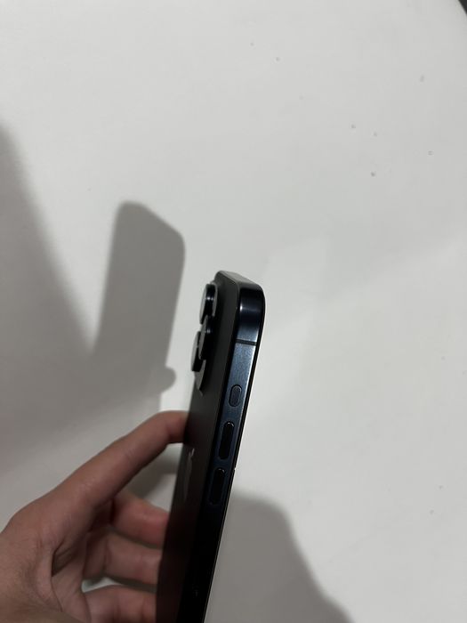 Продам власний iPhone 15 Pro на 128 ГБ.