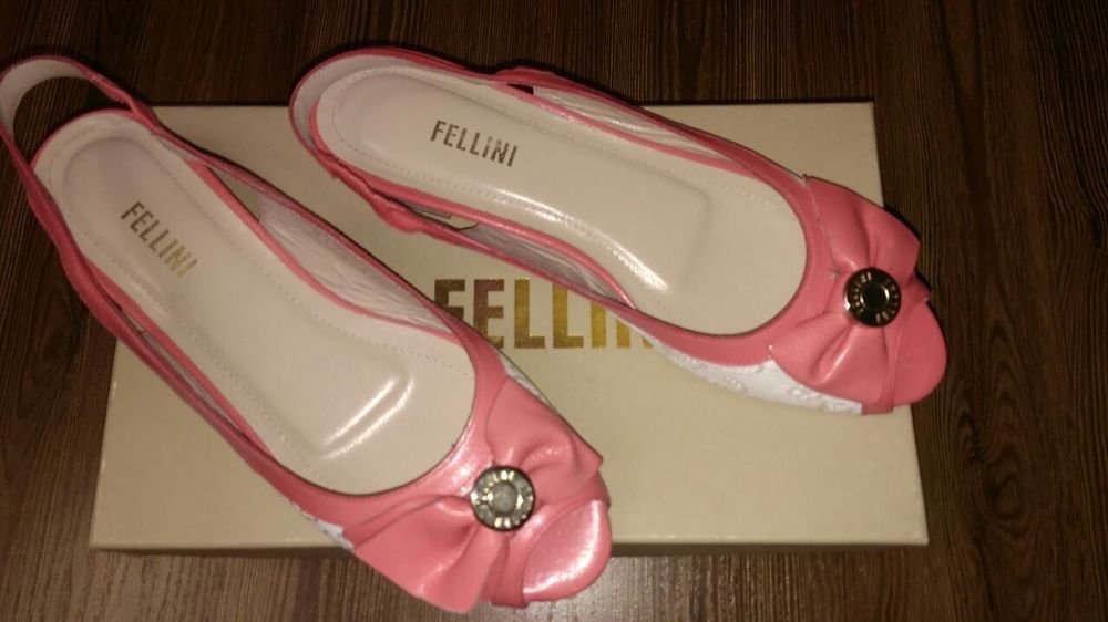 Продам босоножки Fellini, оригинал