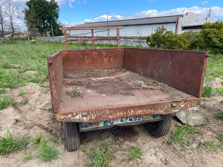 Reboque de trator agrícola