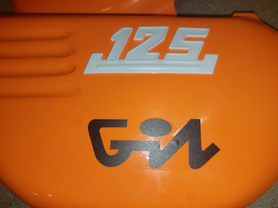 Fabrycznie nowe oslony boczne boczki rama wsk125 GIL tarki Pomarańczow