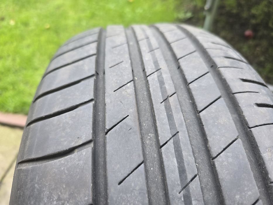 Komplet opon 215/65 R16