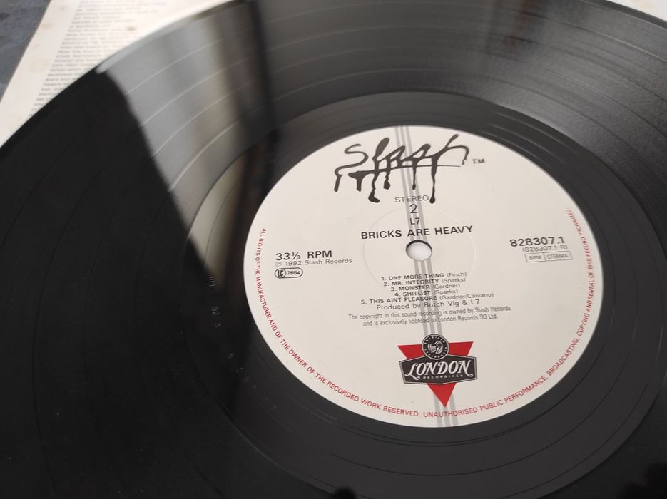 L7 - Bricks Are Heavy LP Bonfim • OLX.pt