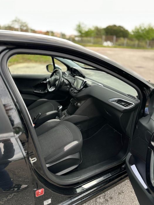 Peugeot 208 — fotografia 11