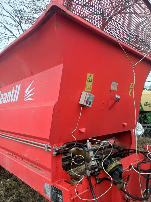 Rozrzutnik  obornika Jeantil