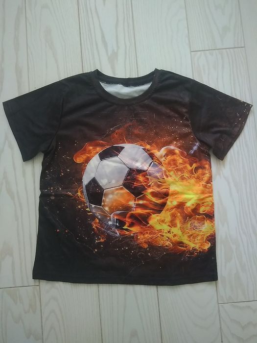 дитяча футболка з м'ячем
