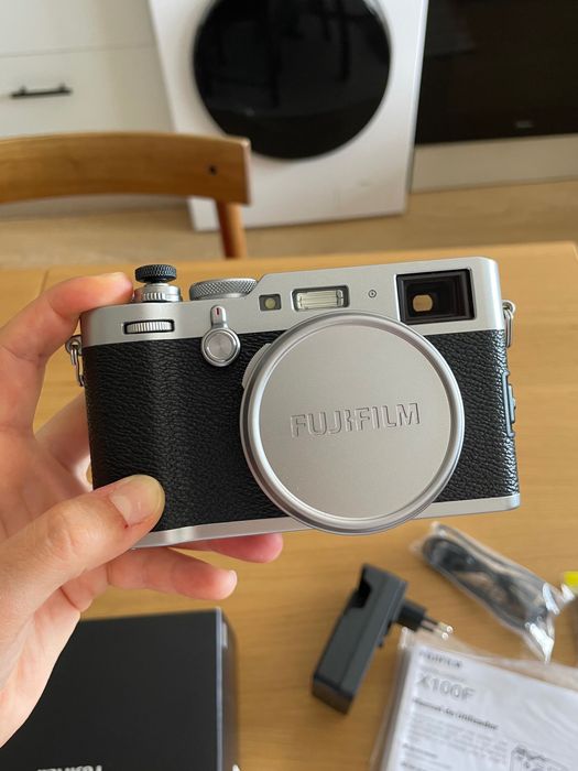 Máquina fotográfica Fujifilm X100F compacta c/ lente objetiva 23mm